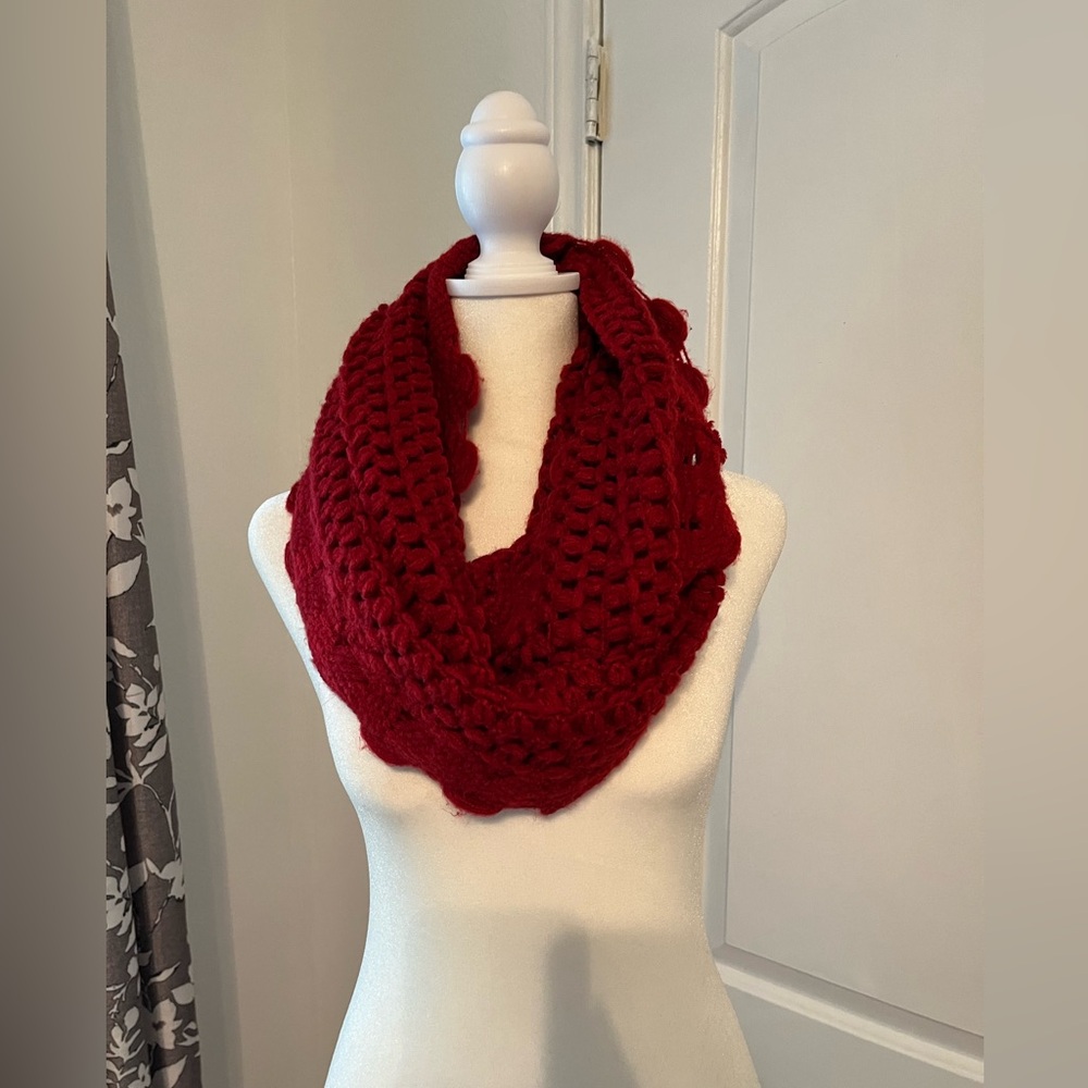🧣 Anna & Ava red chunky scarf. Acrilic material. Gently worn. 🧣